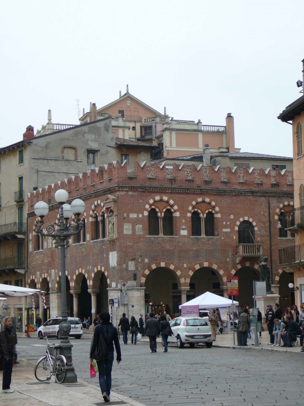 Domus Mercantorum