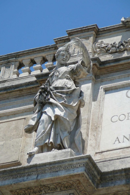 Trevi 23