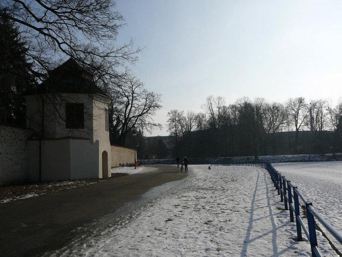 Zamrzlá řeka 08