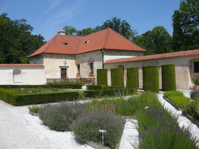 Kratochvíle 27
