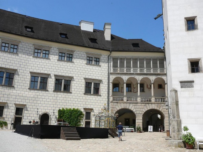 J. Hradec 52