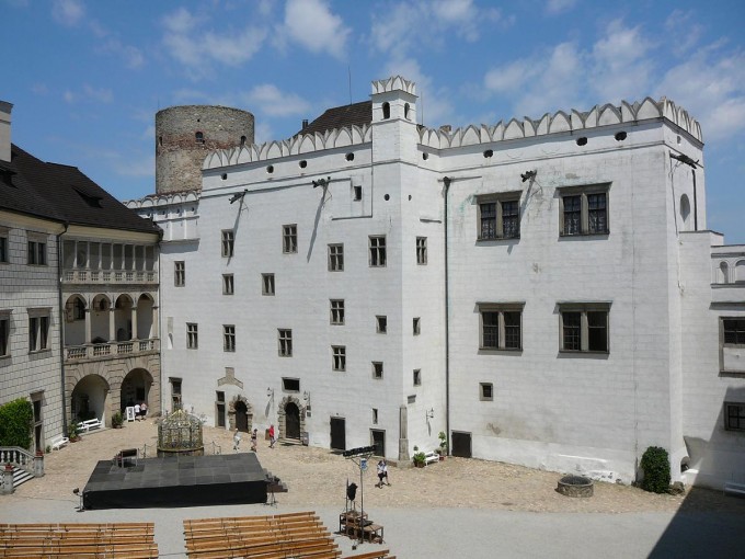J. Hradec 100