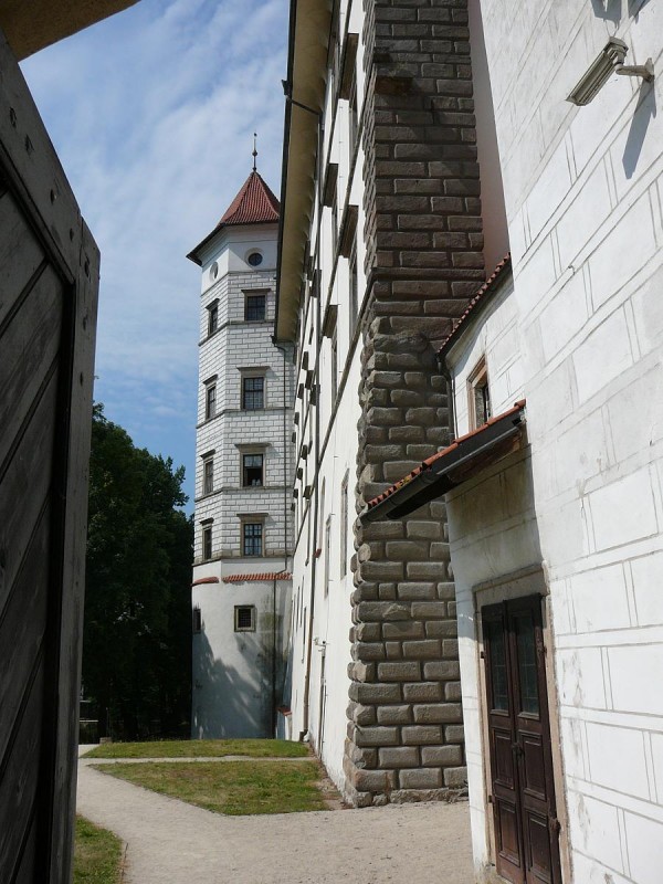 J. Hradec 104